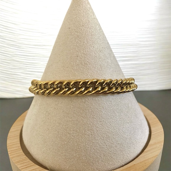 Curb Stainless Steel 14k gold plated 9 inch long and 7mm width men’s bracelet - Picture 2 of 5